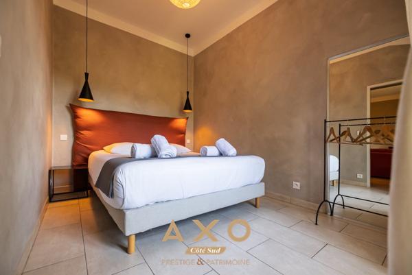 PUYRICARD  2 BASTIDES 17 EME  620 m²  6 CHAMBRES  5 APPARTEMENTS INDÉPENDANTS  2 PISCINES  PARC 1 HECTARE  3 500 000 