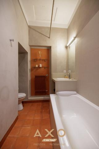PUYRICARD  2 BASTIDES 17 EME  620 m²  6 CHAMBRES  5 APPARTEMENTS INDÉPENDANTS  2 PISCINES  PARC 1 HECTARE  3 500 000 