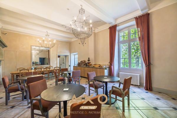 PUYRICARD  2 BASTIDES 17 EME  620 m²  6 CHAMBRES  5 APPARTEMENTS INDÉPENDANTS  2 PISCINES  PARC 1 HECTARE  3 500 000 