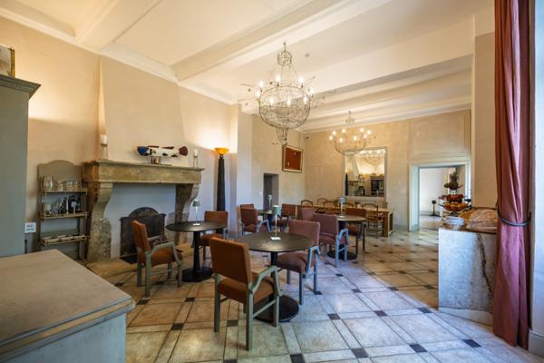 PUYRICARD  2 BASTIDES 17 EME  620 m²  6 CHAMBRES  5 APPARTEMENTS INDÉPENDANTS  2 PISCINES  PARC 1 HECTARE  3 500 000 