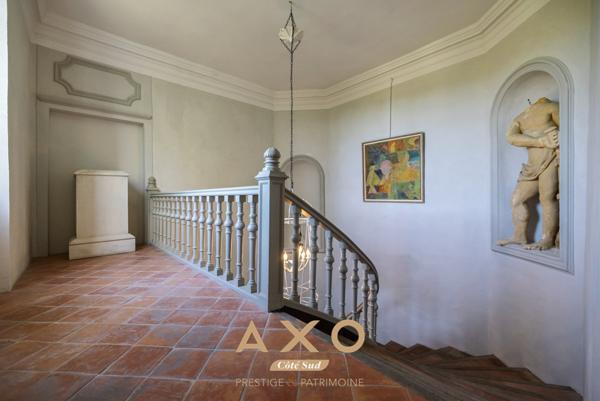 PUYRICARD  2 BASTIDES 17 EME  620 m²  6 CHAMBRES  5 APPARTEMENTS INDÉPENDANTS  2 PISCINES  PARC 1 HECTARE  3 500 000 