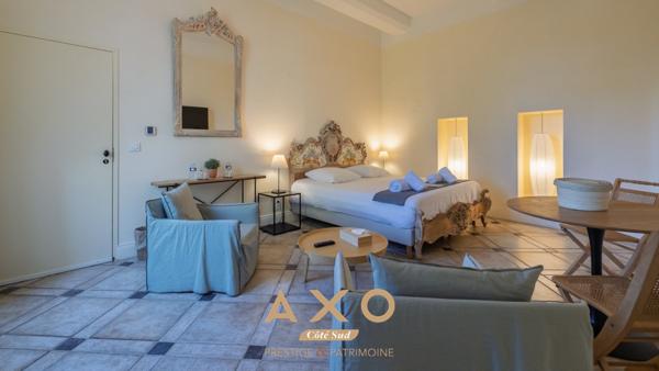PUYRICARD  2 BASTIDES 17 EME  620 m²  6 CHAMBRES  5 APPARTEMENTS INDÉPENDANTS  2 PISCINES  PARC 1 HECTARE  3 500 000 