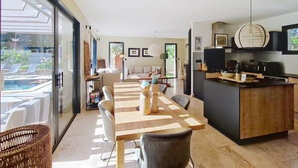 EXCLUSIVITE. A vendre, magnifique villa contemporaine avec piscine à Saint-Siffret