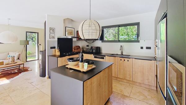 EXCLUSIVITE. A vendre, magnifique villa contemporaine avec piscine à Saint-Siffret