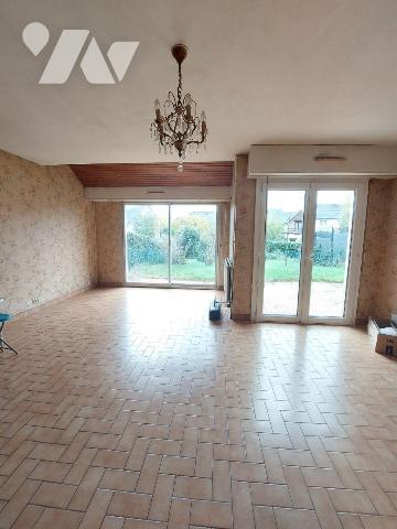 A VENDRE - CHANTEPIE (35) - Une maison exposée Nord/Sud, composée :Au rez-de-chaussée :Une entr...