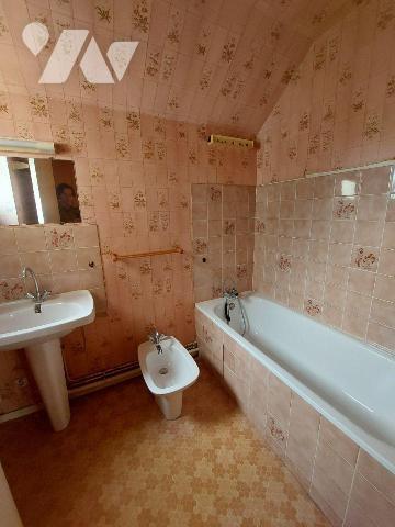 A VENDRE - CHANTEPIE (35) - Une maison exposée Nord/Sud, composée :Au rez-de-chaussée :Une entr...