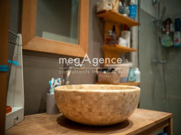 Appartement à MARSEILLE 5E ARRONDISSEMENT, 13005 - 3 pièces 64m²