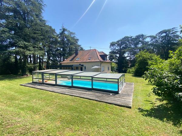 Maison Cernay 6 pièce(s) 166 m² - 4 chambres - piscine - 30 ares 57