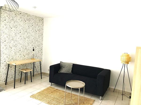T2 MEUBLE AVEC BALCON - SECTEUR ST REMI