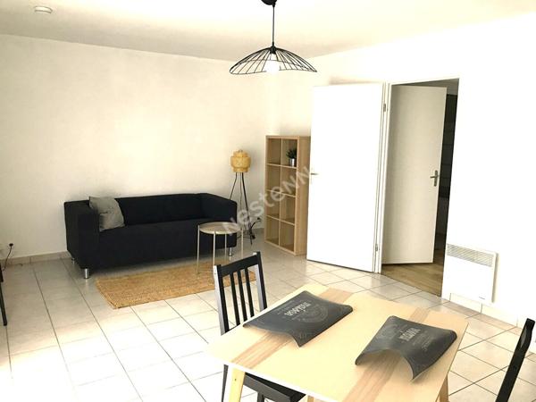 T2 MEUBLE AVEC BALCON - SECTEUR ST REMI