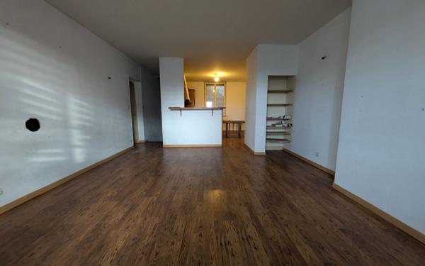 Maison à vendre    3 pièces • 180 m2 Saint-Quentin