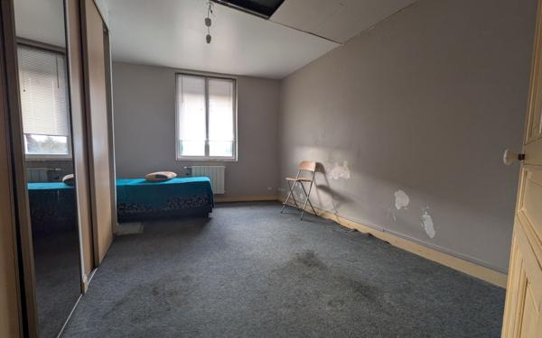 Maison à vendre    3 pièces • 180 m2 Saint-Quentin