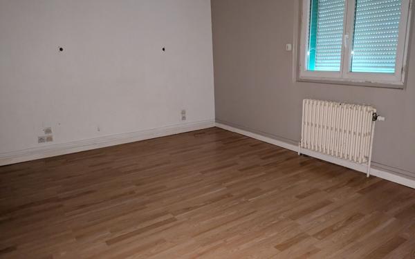 Maison à vendre    3 pièces • 180 m2 Saint-Quentin