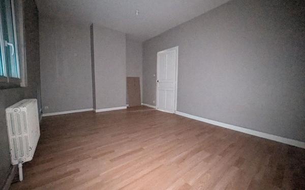 Maison à vendre    3 pièces • 180 m2 Saint-Quentin