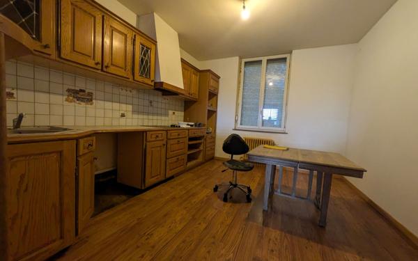 Maison à vendre    3 pièces • 180 m2 Saint-Quentin