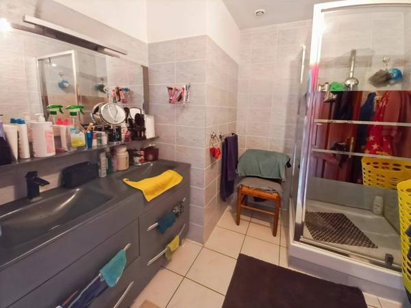 Maison mitoyenne rénovée avec combles aménageables – Quartier de la Liberté, Aix-les-Bains