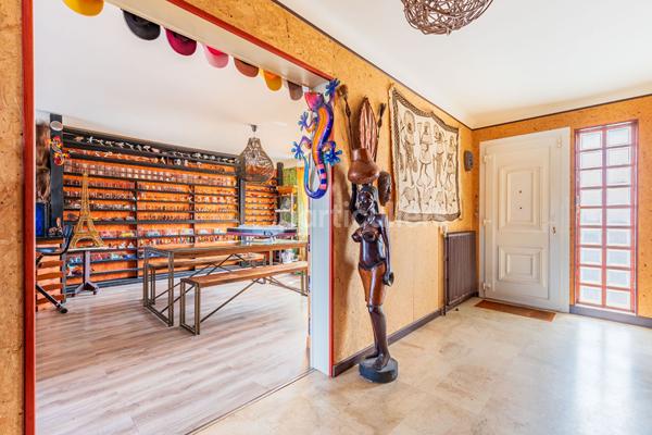 Vente
                Maison271,55 m² - 11 Pièces -
                    LA ROCHE SUR YON (85000)