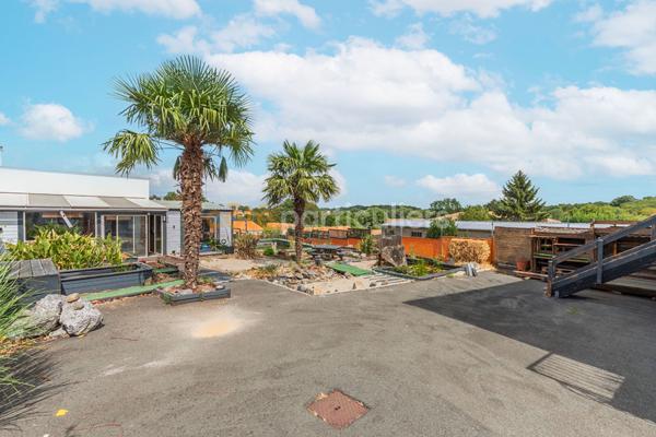 Vente
                Maison271,55 m² - 11 Pièces -
                    LA ROCHE SUR YON (85000)