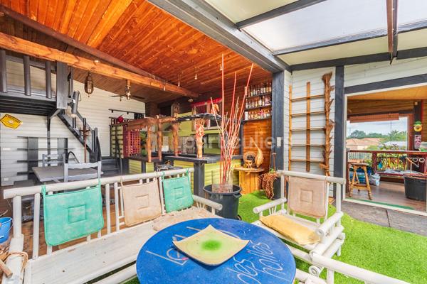 Vente
                Maison271,55 m² - 11 Pièces -
                    LA ROCHE SUR YON (85000)