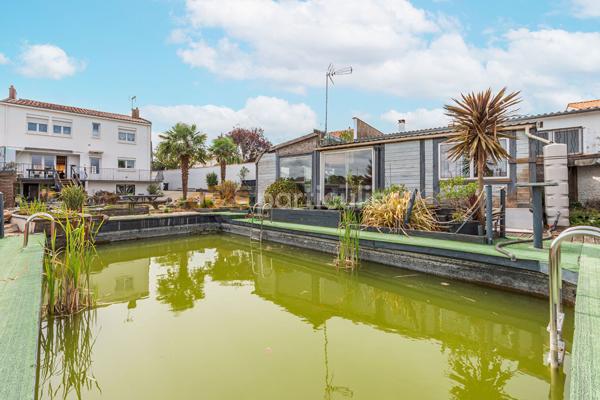 Vente
                Maison271,55 m² - 11 Pièces -
                    LA ROCHE SUR YON (85000)