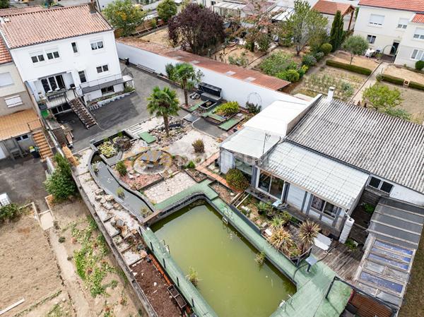 Vente
                Maison271,55 m² - 11 Pièces -
                    LA ROCHE SUR YON (85000)