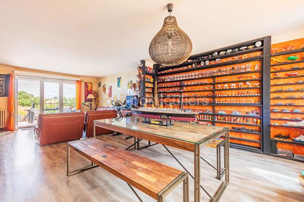 Vente
                Maison271,55 m² - 11 Pièces -
                    LA ROCHE SUR YON (85000)