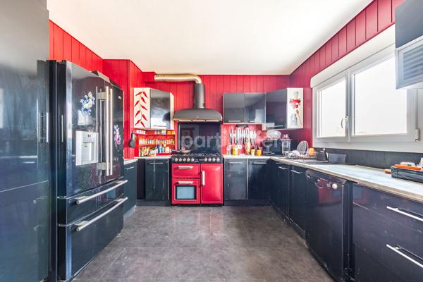 Vente
                Maison271,55 m² - 11 Pièces -
                    LA ROCHE SUR YON (85000)