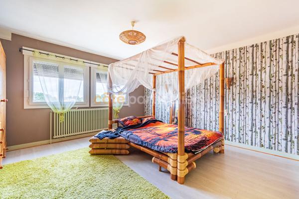 Vente
                Maison271,55 m² - 11 Pièces -
                    LA ROCHE SUR YON (85000)