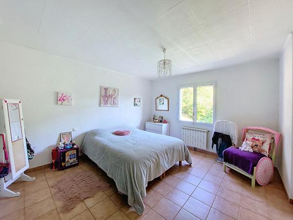 Carnoules (83660) Villa avec terrasse 8 pièces à vendre à Carnoules (83)