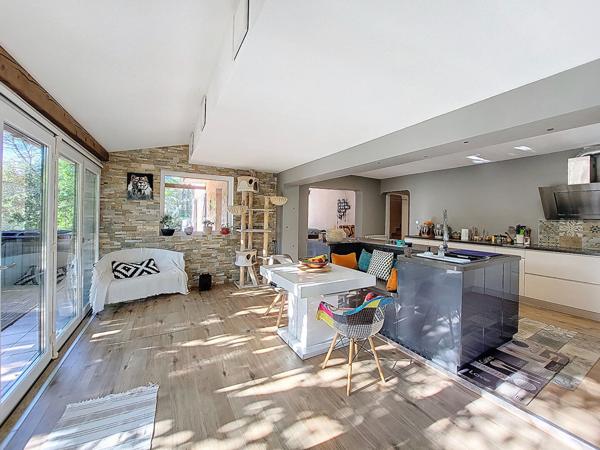 Carnoules (83660) Villa avec terrasse 8 pièces à vendre à Carnoules (83)