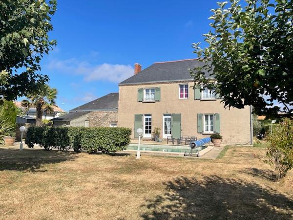 MAISON EN PIERRE - 5 CHAMBRES PISCINE Saint-Michel-Chef-Chef (44730)