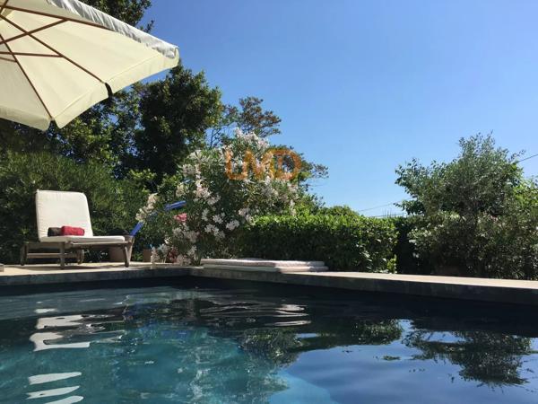 Propriete Dans UN Univers Bucolique