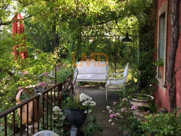 Propriete Dans UN Univers Bucolique