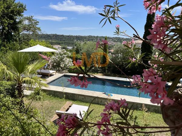 Propriete Dans UN Univers Bucolique