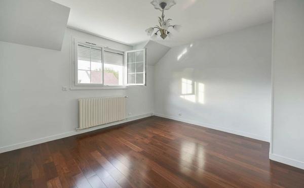 Maison à SAINTE-GENEVIEVE-DES-BOIS, 91700 - 5 pièces 134m²