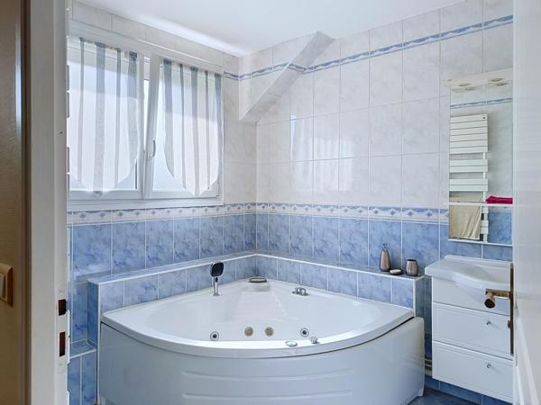 Maison à SAINTE-GENEVIEVE-DES-BOIS, 91700 - 5 pièces 134m²