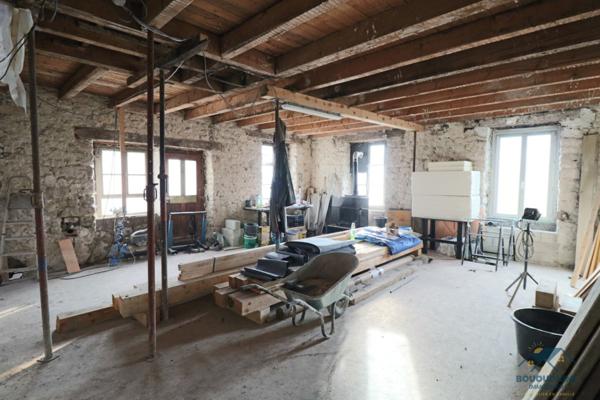 Charmante maison individuelle en pierre avec grand terrain !