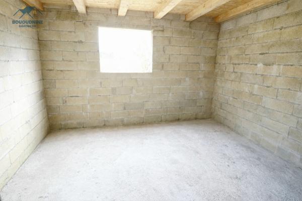 Charmante maison individuelle en pierre avec grand terrain !