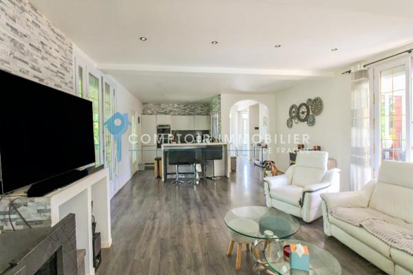 Maison 8 pièce(s) 5 chambre(s) 220 m²