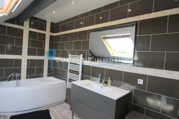 Maison 8 pièce(s) 5 chambre(s) 220 m²