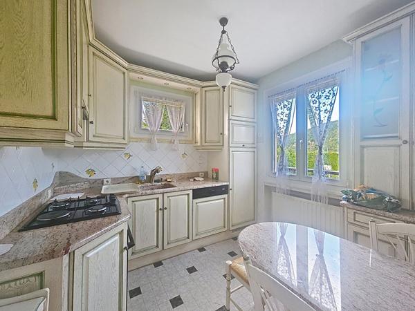 EXCLUSIVITE Maison individuelle proche centre Retournac sur 2000 m2 de terrain constructible