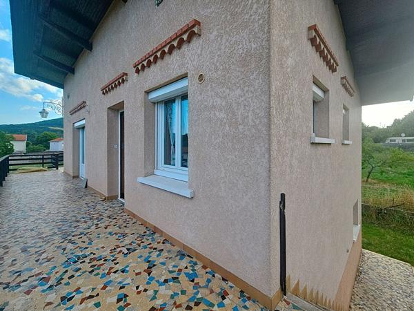 EXCLUSIVITE Maison individuelle proche centre Retournac sur 2000 m2 de terrain constructible