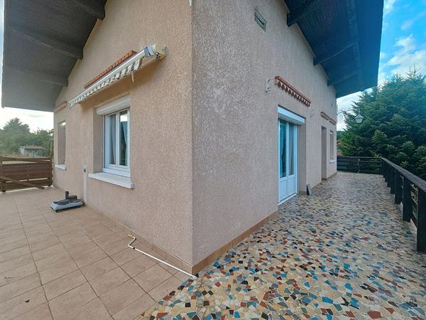 EXCLUSIVITE Maison individuelle proche centre Retournac sur 2000 m2 de terrain constructible