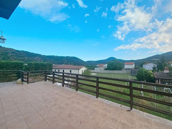 EXCLUSIVITE Maison individuelle proche centre Retournac sur 2000 m2 de terrain constructible