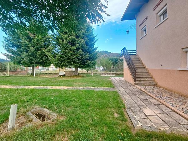 EXCLUSIVITE Maison individuelle proche centre Retournac sur 2000 m2 de terrain constructible