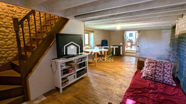 Entre Jonzac et Barbezieux, ancienne grange réhabilitée en habitation familiale + longère à finir de restaurer