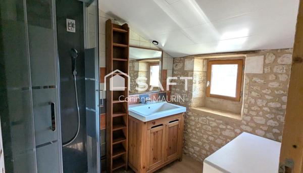 Entre Jonzac et Barbezieux, ancienne grange réhabilitée en habitation familiale + longère à finir de restaurer