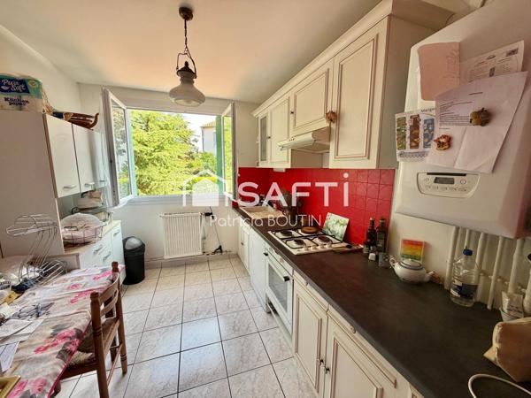 PAVILLON 2 CHAMBRES, GARAGE + STUDIO  ET JARDIN A AIFFRES !