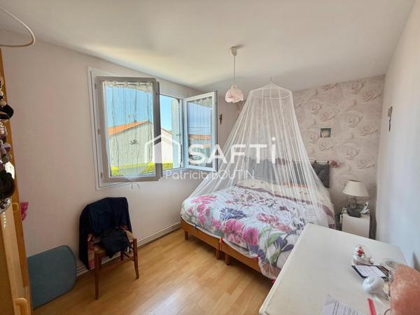 PAVILLON 2 CHAMBRES, GARAGE + STUDIO  ET JARDIN A AIFFRES !
