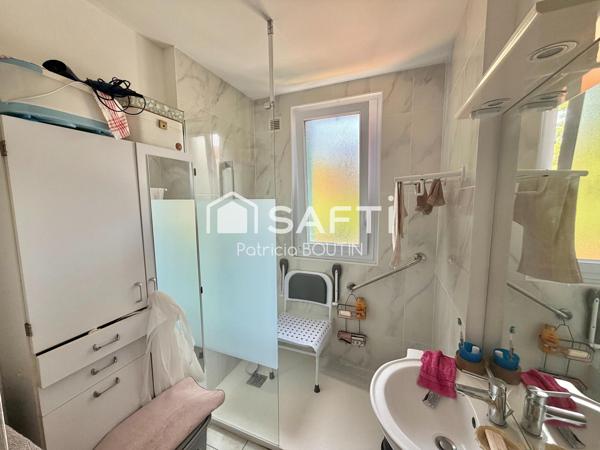 PAVILLON 2 CHAMBRES, GARAGE + STUDIO  ET JARDIN A AIFFRES !